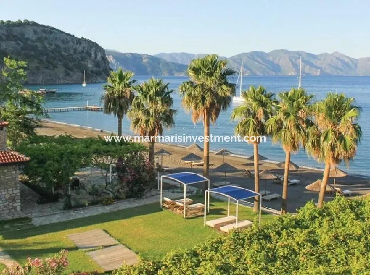 Marmaris,E 18 Km Uzaklıkta Satılık 5000 M2 Arsa Üzerine Kurulu İskelesi Mevcut Villa Ve Restaurant