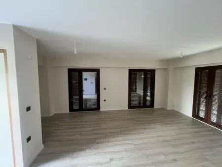 Marmaris Çetibeli Mahallesinde Orman Manzaralı Müstakil Bahçeli Yüzme Havuzlu Site İçerisinde 3 Oda 3 Banyo Satılık Villa