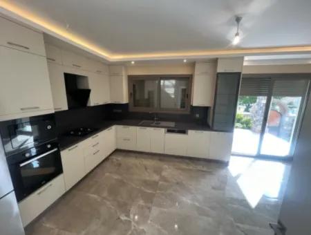 Marmaris İlçesi İçmeler Mahallesi Denize Yakın Müstakil Yüzme Havuzlu Yeni Bina 350M2 Arsa İçerisinde 3 Oda 1 Salon 3 Banyo 200M2  Ultra Lüks Satılık Villa