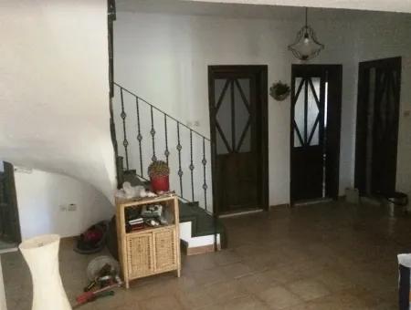 Gökova Bölgesinde Satılık Yüzme Havuzlu 8 Oda Taş Villa 740M2 Arsa