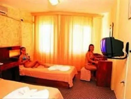 Marmaris Merkezinde Satılık 50 Odalı Otel